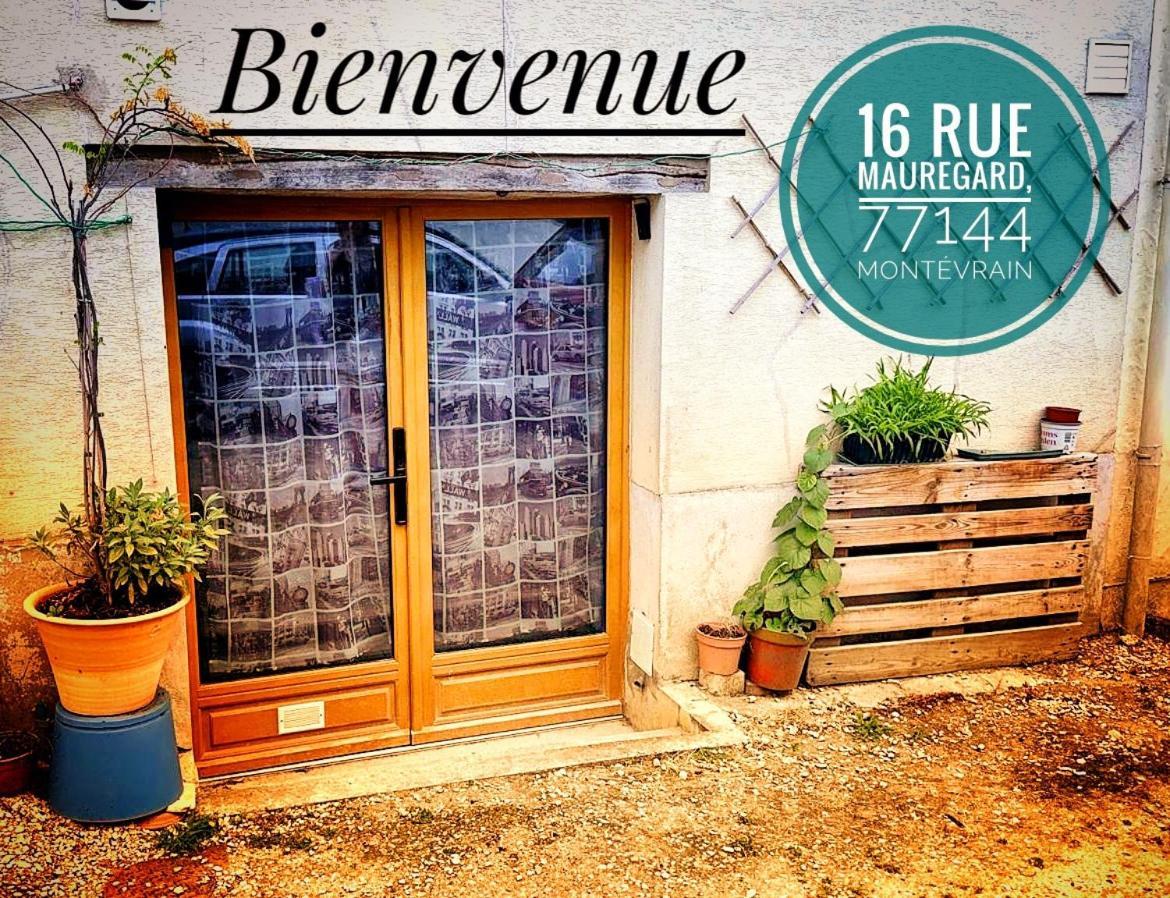 Celui Qui Passait Le Week-End A Disneyland Montevrain Exterior photo